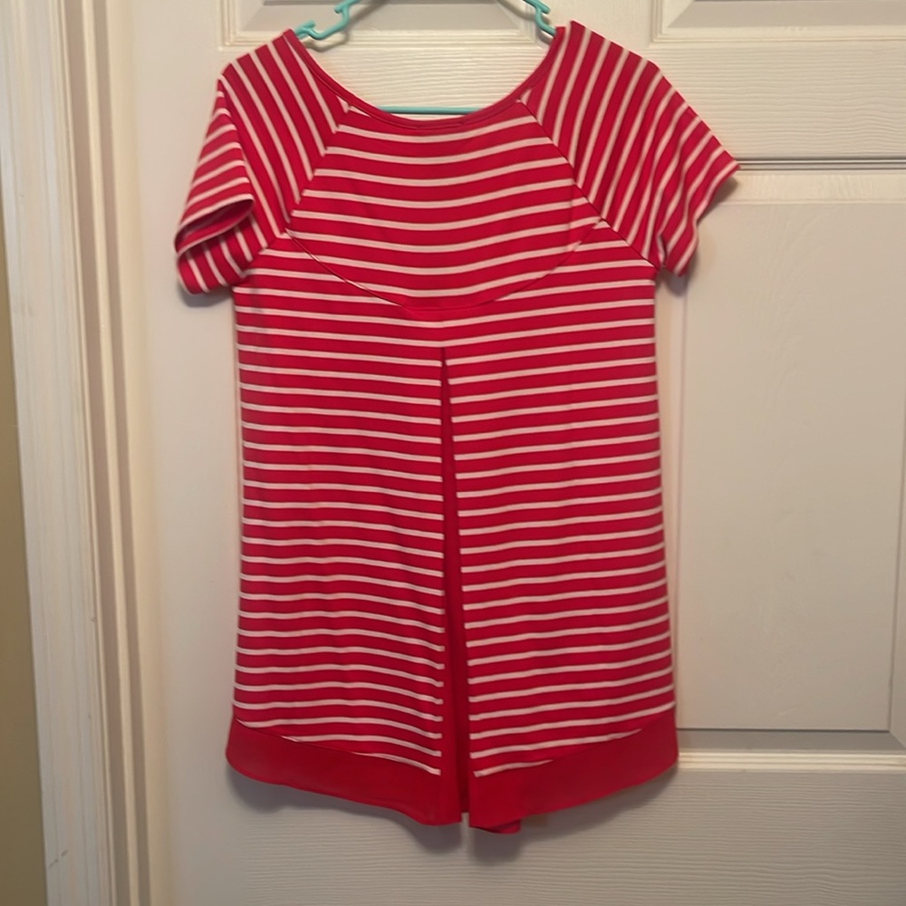 Beautiful top with split back - Picture 2 of 5